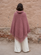 Poncho rosa viejo con flecos