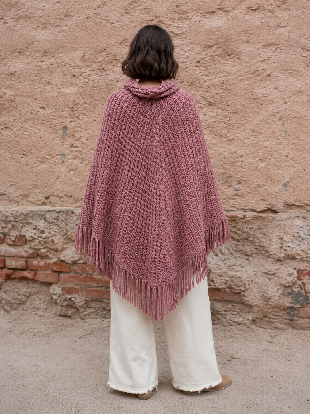 Poncho rosa viejo con flecos