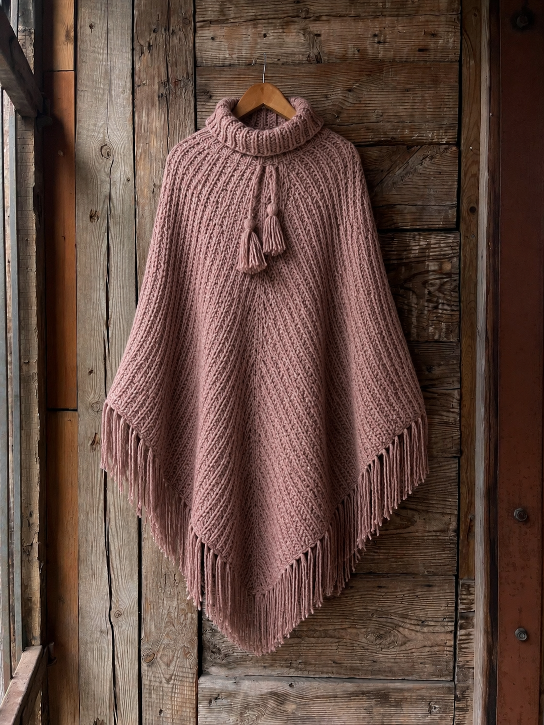 Poncho rosa viejo con flecos