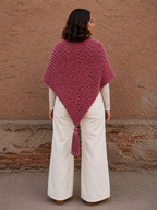 Triangulo tejido color rosa viejo con borlas