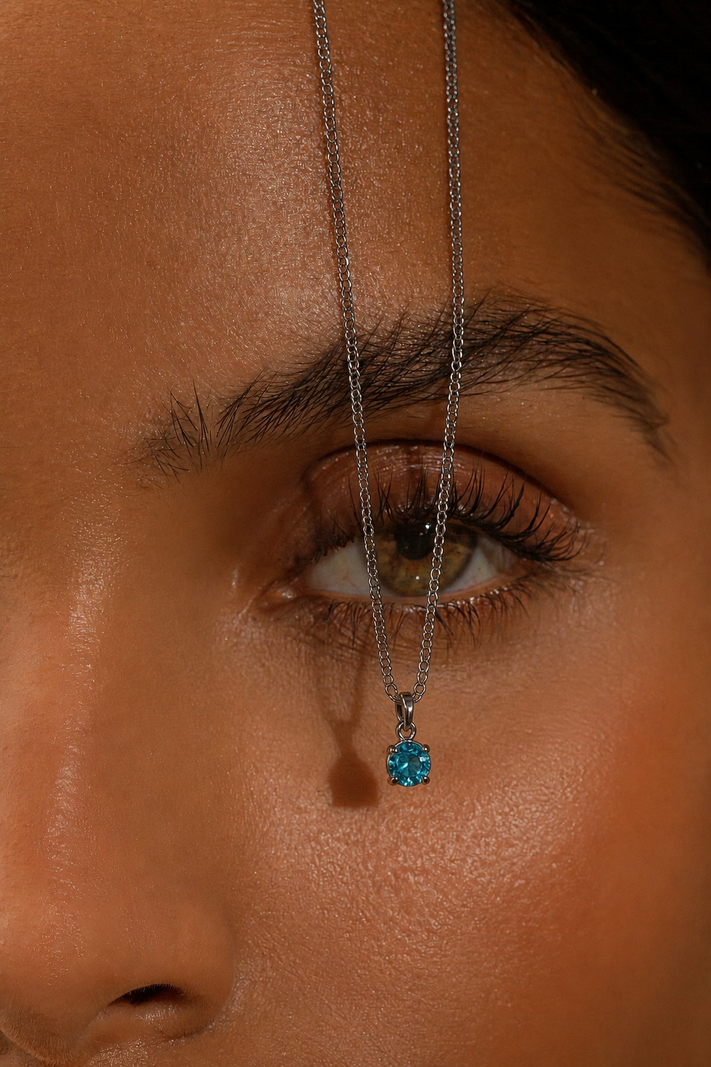 Cadena con dije azul