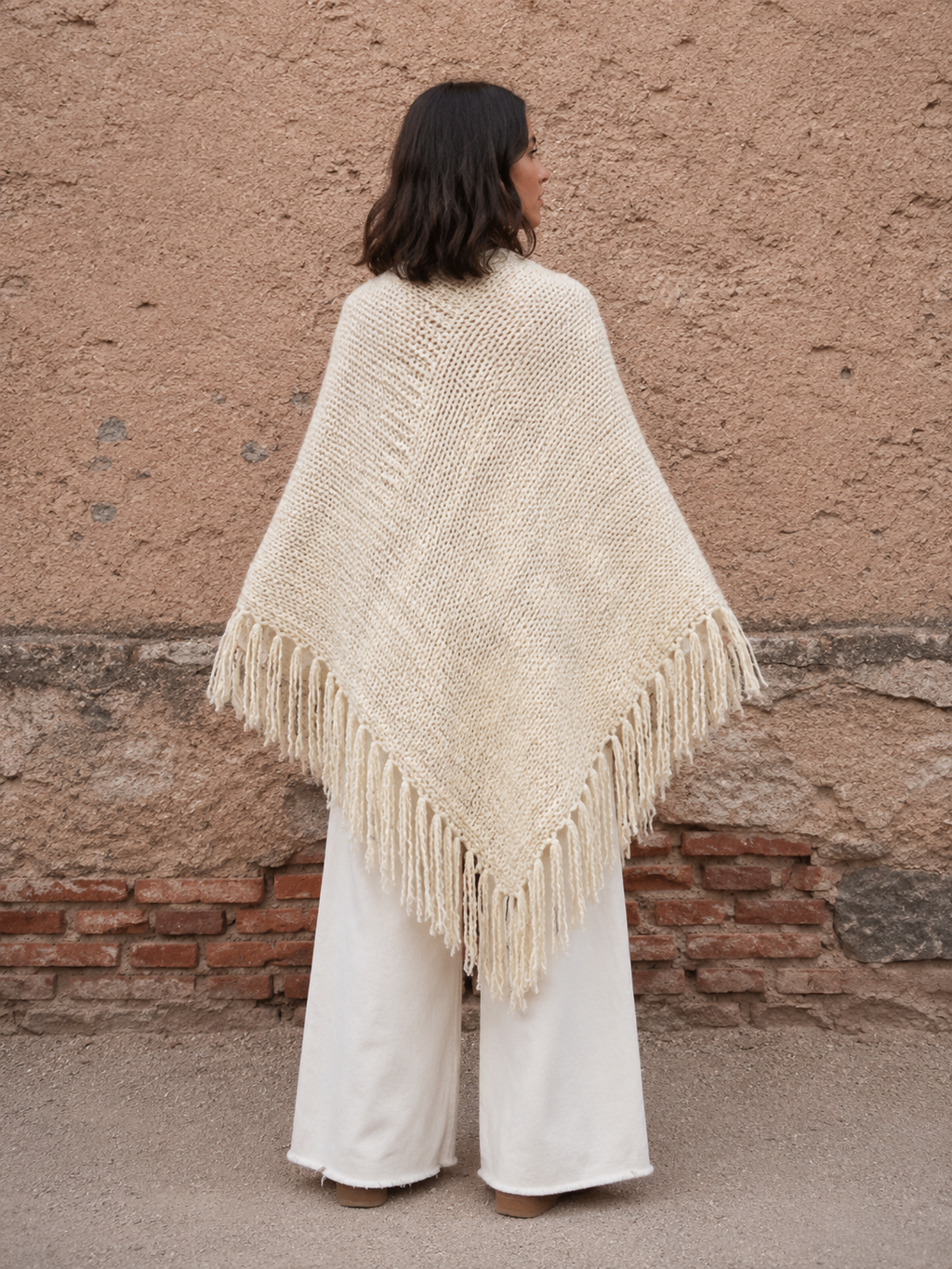 Poncho crudo con flecos