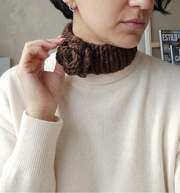 Choker tejido con flor artesanal